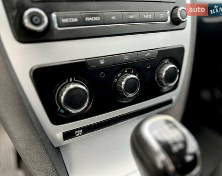 Бежевий Шкода Октавія, об'ємом двигуна 1.6 л та пробігом 226 тис. км за 8100 $, фото 34 на Automoto.ua