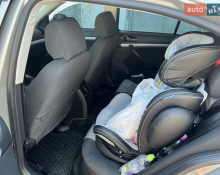 Бежевый Шкода Октавия, объемом двигателя 1.8 л и пробегом 133 тыс. км за 9000 $, фото 10 на Automoto.ua