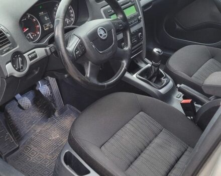 Бежевый Шкода Октавия, объемом двигателя 1.8 л и пробегом 316 тыс. км за 7800 $, фото 3 на Automoto.ua