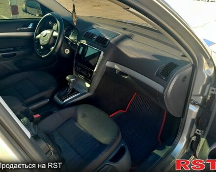 Бежевый Шкода Октавия, объемом двигателя 1.8 л и пробегом 220 тыс. км за 6500 $, фото 3 на Automoto.ua