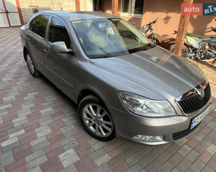 Бежевый Шкода Октавия, объемом двигателя 1.8 л и пробегом 165 тыс. км за 8800 $, фото 4 на Automoto.ua