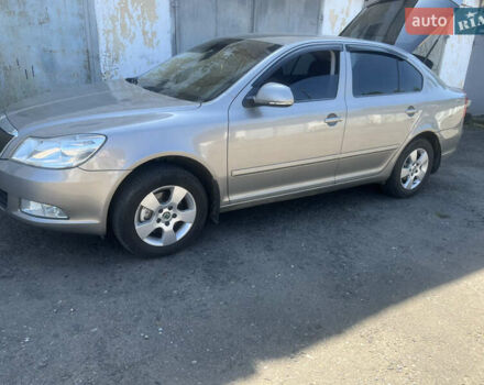 Бежевый Шкода Октавия, объемом двигателя 1.8 л и пробегом 133 тыс. км за 9000 $, фото 1 на Automoto.ua