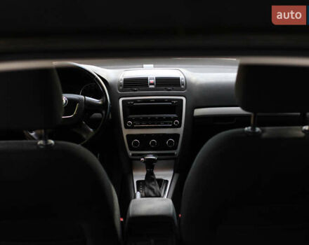 Бежевый Шкода Октавия, объемом двигателя 1.8 л и пробегом 217 тыс. км за 8600 $, фото 32 на Automoto.ua