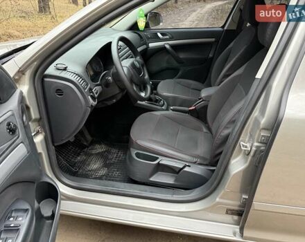 Бежевый Шкода Октавия, объемом двигателя 1.6 л и пробегом 175 тыс. км за 8300 $, фото 3 на Automoto.ua