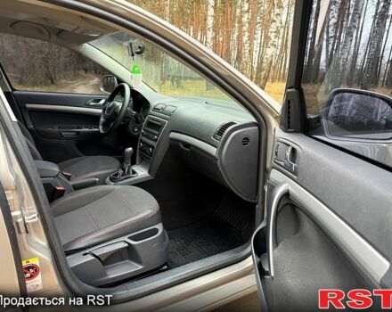 Бежевый Шкода Октавия, объемом двигателя 1.6 л и пробегом 175 тыс. км за 8300 $, фото 12 на Automoto.ua