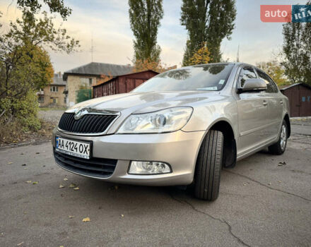 Бежевий Шкода Октавія, об'ємом двигуна 1.8 л та пробігом 205 тис. км за 8000 $, фото 2 на Automoto.ua