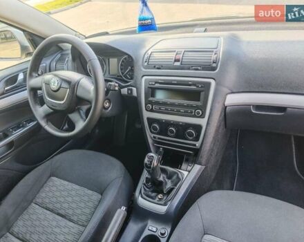 Бежевий Шкода Октавія, об'ємом двигуна 1.6 л та пробігом 200 тис. км за 8199 $, фото 24 на Automoto.ua