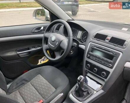 Бежевый Шкода Октавия, объемом двигателя 1.6 л и пробегом 198 тыс. км за 8800 $, фото 5 на Automoto.ua