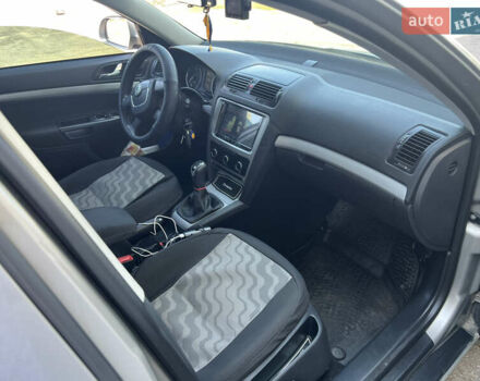 Бежевый Шкода Октавия, объемом двигателя 1.8 л и пробегом 133 тыс. км за 9000 $, фото 7 на Automoto.ua