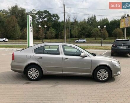 Бежевый Шкода Октавия, объемом двигателя 1.6 л и пробегом 198 тыс. км за 8800 $, фото 2 на Automoto.ua