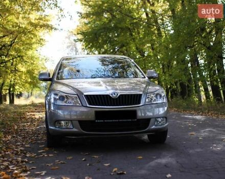 Бежевый Шкода Октавия, объемом двигателя 1.8 л и пробегом 217 тыс. км за 8600 $, фото 1 на Automoto.ua