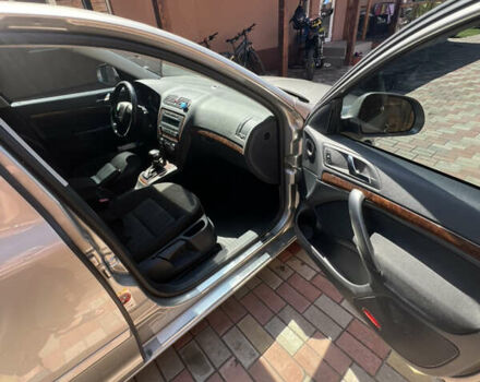 Бежевый Шкода Октавия, объемом двигателя 1.8 л и пробегом 165 тыс. км за 8800 $, фото 8 на Automoto.ua