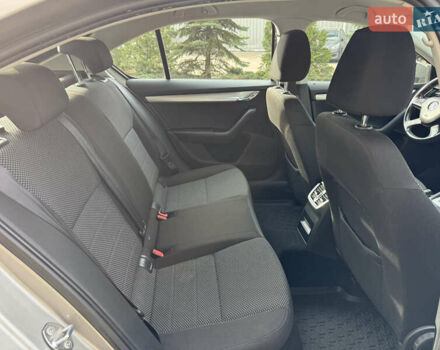 Бежевый Шкода Октавия, объемом двигателя 1.2 л и пробегом 245 тыс. км за 7999 $, фото 13 на Automoto.ua