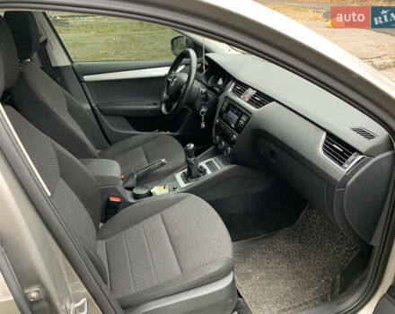 Бежевый Шкода Октавия, объемом двигателя 1.4 л и пробегом 235 тыс. км за 10900 $, фото 6 на Automoto.ua