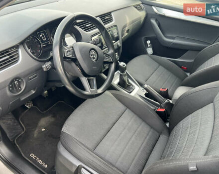 Бежевый Шкода Октавия, объемом двигателя 1.8 л и пробегом 231 тыс. км за 10900 $, фото 11 на Automoto.ua