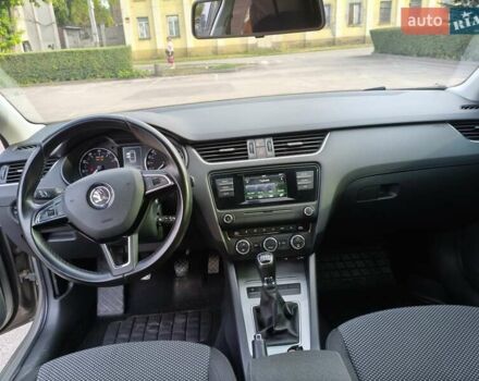 Бежевий Шкода Октавія, об'ємом двигуна 1.8 л та пробігом 211 тис. км за 12800 $, фото 7 на Automoto.ua