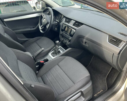 Бежевый Шкода Октавия, объемом двигателя 1.8 л и пробегом 231 тыс. км за 10900 $, фото 7 на Automoto.ua