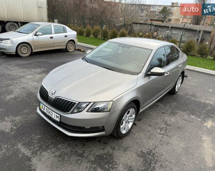 Бежевый Шкода Октавия, объемом двигателя 2 л и пробегом 105 тыс. км за 16950 $, фото 3 на Automoto.ua