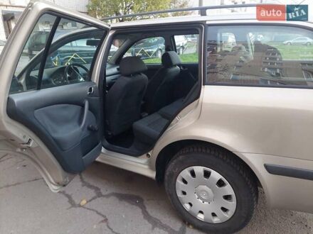 Шкода Октавия 2004 в Хмельницком на Automoto.ua Бежевый Шкода Октавия, объемом двигателя 1.6 л и пробегом 252 тыс. км за 4500 $, фото 1 на Automoto.ua