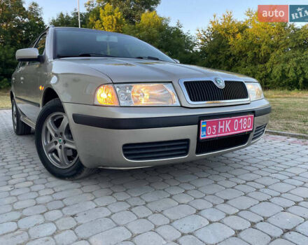 Бежевый Шкода Октавия, объемом двигателя 1.6 л и пробегом 207 тыс. км за 5299 $, фото 1 на Automoto.ua