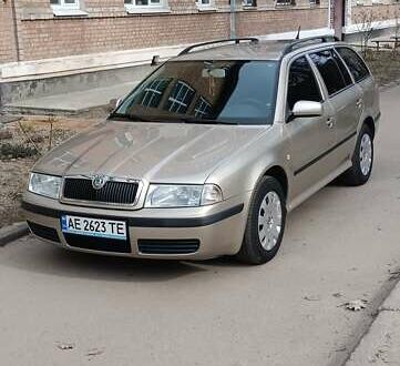 Шкода Октавия 2004 в Никополе на Automoto.ua Бежевый Шкода Октавия, объемом двигателя 1.6 л и пробегом 250 тыс. км за 5500 $, фото 1 на Automoto.ua