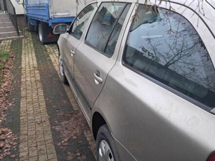 Бежевый Шкода Октавия, объемом двигателя 1.6 л и пробегом 175 тыс. км за 5332 $, фото 1 на Automoto.ua