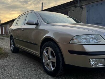 Бежевый Шкода Октавия, объемом двигателя 1.6 л и пробегом 300 тыс. км за 4550 $, фото 1 на Automoto.ua