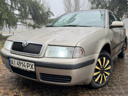 Бежевый Шкода Октавия, объемом двигателя 1.6 л и пробегом 213 тыс. км за 5500 $, фото 1 на Automoto.ua