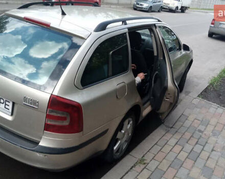 Бежевый Шкода Октавия, объемом двигателя 1.97 л и пробегом 300 тыс. км за 2800 $, фото 1 на Automoto.ua