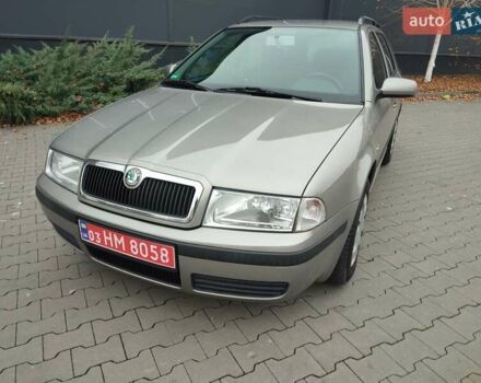 Бежевый Шкода Октавия, объемом двигателя 1.6 л и пробегом 250 тыс. км за 6300 $, фото 1 на Automoto.ua