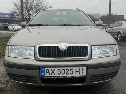 Бежевый Шкода Октавия, объемом двигателя 1.6 л и пробегом 300 тыс. км за 5500 $, фото 1 на Automoto.ua