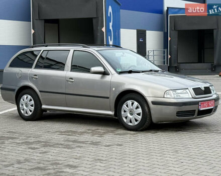 Бежевый Шкода Октавия, объемом двигателя 1.6 л и пробегом 237 тыс. км за 6750 $, фото 1 на Automoto.ua