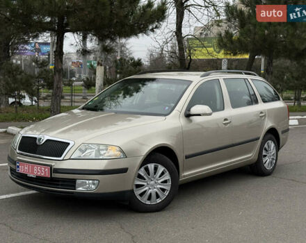 Бежевый Шкода Октавия, объемом двигателя 1.6 л и пробегом 220 тыс. км за 7600 $, фото 1 на Automoto.ua