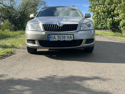 Шкода Октавия 2009 в Благовещенское (Ульяновка) на Automoto.ua Бежевый Шкода Октавия, объемом двигателя 1.6 л и пробегом 196 тыс. км за 6800 $, фото 1 на Automoto.ua