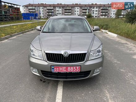 Шкода Октавия 2009 в Славуте на Automoto.ua Бежевый Шкода Октавия, объемом двигателя 1.6 л и пробегом 260 тыс. км за 7800 $, фото 1 на Automoto.ua