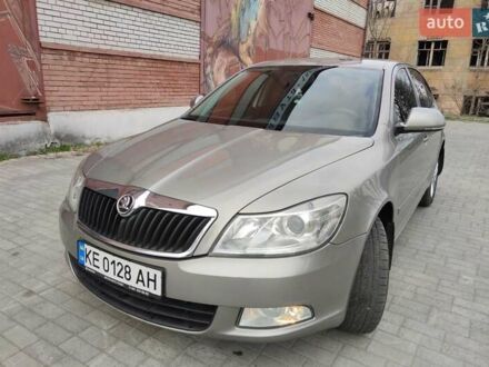 Шкода Октавия 2009 в Днепре (Днепропетровске) на Automoto.ua Бежевый Шкода Октавия, объемом двигателя 1.8 л и пробегом 145 тыс. км за 7500 $, фото 1 на Automoto.ua