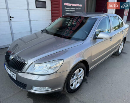 Бежевий Шкода Октавія, об'ємом двигуна 1.6 л та пробігом 203 тис. км за 8100 $, фото 1 на Automoto.ua