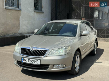 Шкода Октавия 2010 в Ровно на Automoto.ua Бежевый Шкода Октавия, объемом двигателя 1.9 л и пробегом 278 тыс. км за 6500 $, фото 1 на Automoto.ua