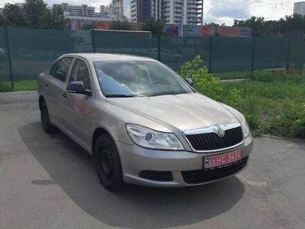 Шкода Октавія 2010 у Києві на Automoto.ua Бежевий Шкода Октавія, об'ємом двигуна 1.2 л та пробігом 202 тис. км за 5800 $, фото 1 на Automoto.ua