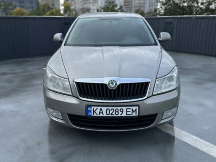 Бежевый Шкода Октавия, объемом двигателя 1.6 л и пробегом 242 тыс. км за 6800 $, фото 1 на Automoto.ua