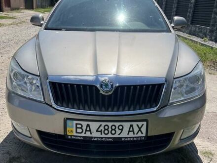 Бежевый Шкода Октавия, объемом двигателя 1.8 л и пробегом 113 тыс. км за 8000 $, фото 1 на Automoto.ua