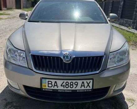 Бежевый Шкода Октавия, объемом двигателя 1.8 л и пробегом 113 тыс. км за 8000 $, фото 1 на Automoto.ua
