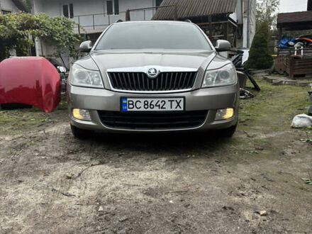 Шкода Октавия 2011 в Львове на Automoto.ua Бежевый Шкода Октавия, объемом двигателя 1.6 л и пробегом 275 тыс. км за 7600 $, фото 1 на Automoto.ua