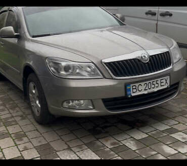 Бежевый Шкода Октавия, объемом двигателя 1.8 л и пробегом 133 тыс. км за 9000 $, фото 1 на Automoto.ua