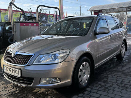 Шкода Октавія 2012 у Рівному на Automoto.ua Бежевий Шкода Октавія, об'ємом двигуна 1.6 л та пробігом 285 тис. км за 8000 $, фото 1 на Automoto.ua
