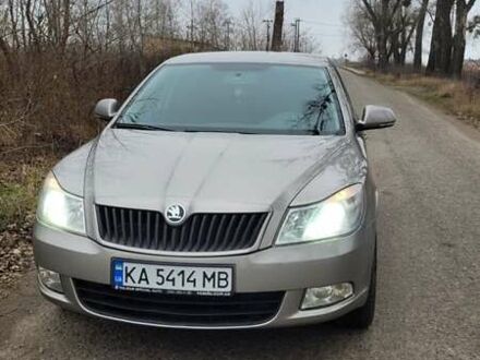 Бежевый Шкода Октавия, объемом двигателя 1.8 л и пробегом 316 тыс. км за 7800 $, фото 1 на Automoto.ua