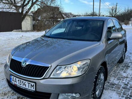 Бежевый Шкода Октавия, объемом двигателя 1.6 л и пробегом 238 тыс. км за 8800 $, фото 1 на Automoto.ua