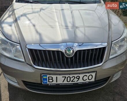 Бежевый Шкода Октавия, объемом двигателя 1.8 л и пробегом 127 тыс. км за 9000 $, фото 1 на Automoto.ua