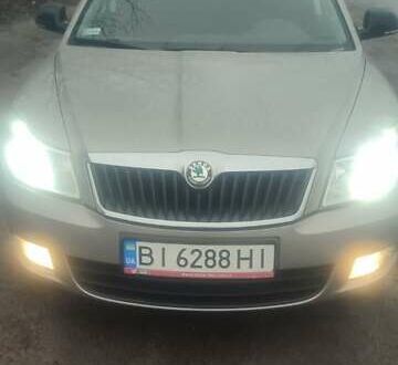 Бежевый Шкода Октавия, объемом двигателя 1.6 л и пробегом 196 тыс. км за 8000 $, фото 1 на Automoto.ua