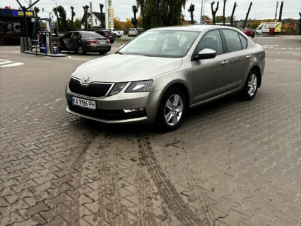 Бежевый Шкода Октавия, объемом двигателя 1.8 л и пробегом 235 тыс. км за 14990 $, фото 1 на Automoto.ua